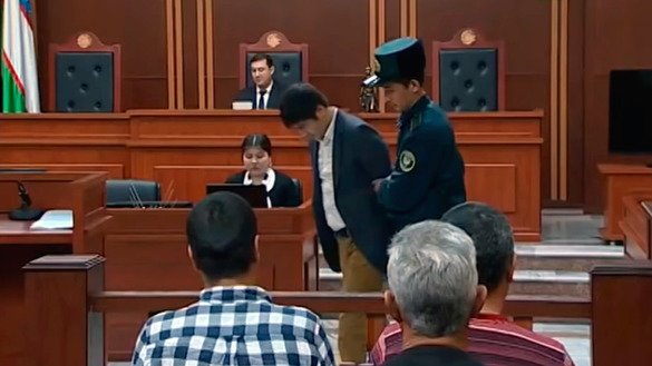Судебное заседание в программе узбекского ТВ «Справедливый суд». Снимок с экрана, 16 марта 2017 г.