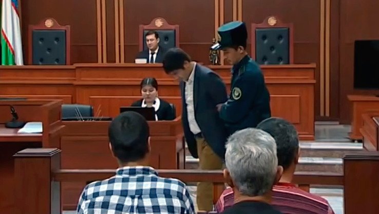 Судебное заседание в программе узбекского ТВ «Справедливый суд». Снимок с экрана, 16 марта 2017 г.