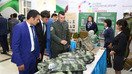 Меҳмонлар 14-ноябрь куни Тошкентда Ўзбекистон Ёшлар Иттифоқи томонидан ташкил этилган кўргазмада ҳарбий техникани кўздан кечирмоқда.(Ўзбекистон Ёшлар Иттифоқи)