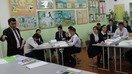 3-yanvar kuni tarix, huquq va iqtisod o‘qituvchisi Yerjan Rapilboyev Tarazning 9-umumta’lim maktabida 10-sinf o‘quvchilariga yangi fandan saboq bermoqda. (Tadbirkorlar milliy palatasi)