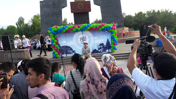 2017-yil, 26-may kuni, Bishkek shahrida “Umma” islomiy jurnali va musulmon jamoasi “Ramazon: qalblar uchun bayram” nomli tadbirni o‘tkazishdi. “Umma” tahririyati Bishkek va O‘sh shaharlarida muntazam ravishda ijtimoiy, gumanitar va xayriya tadbirlarni o‘tkazib kelmoqda, deydi “Umma” bosh muharriri Eliana Maryam Satarova Karvonsaroy nashriga. (Asker Sultanov)