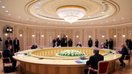 Россия президенти Владимир Путин, Беларус президенти Александр Лукашенко, Арманистон президенти Серж Саргсян, Қозоғистон президенти Нурсултон Назарбоев, Қирғизистон президенти Сооронбай Жеенбеков, Тожикистон президенти Эмомали Раҳмон ва Коллектив хавфсизлик шартномаси ташкилоти (КХШТ) бош котиби Юрий Хачатуров 2017 йилнинг ноябр ойида КХШТнинг Коллектив хавфсизлик кенгаши йиғилиши чоғида. (Кремлин)