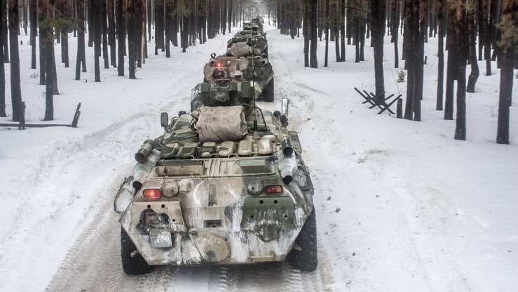 Россиядан Тожикистонга ҳарбий ёрдам сифатида келтирилган БТР-80 зирҳли машиналари гўёки терроризмга қарши кураш учун етказиб берилган. (Россия мудофаа вазирлиги)