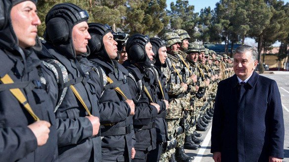 20-yanvar kuni O‘zbekiston prezidenti Shavkat Mirziyoyev Afg‘oniston bilan chegara yaqinida joylashgan Termiz shahridagi harbiy bo‘linmaga tashrif buyurdi. (O‘zbekiston Mudofaa vazirligi)
