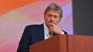 Kremlning matbuot kotibi Dmitriy Peskov 2017-yilning 14-dekabrida Moskvada bo‘lib o‘tgan matbuot anjumanida. (Kreml)
