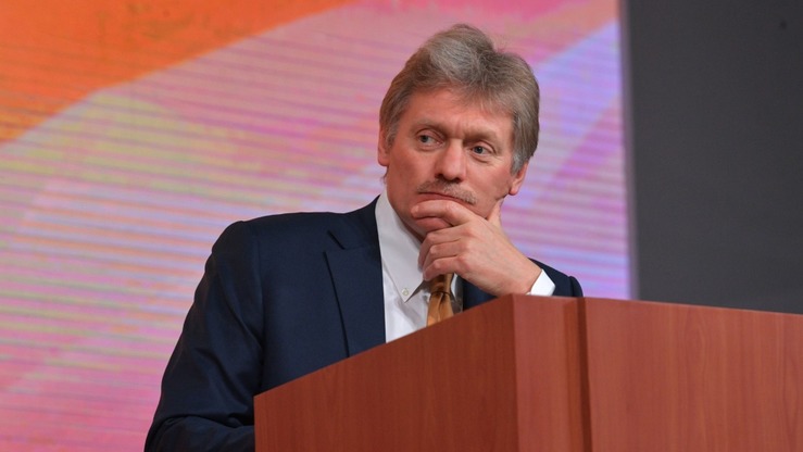 Кремлнинг матбуот котиби Дмитрий Песков 2017 йилнинг 14 декабрида Москвада бўлиб ўтган матбуот анжуманида. (Кремль)
