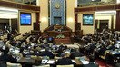 Qozog‘iston parlamenti diniy radikalizm va ekstremizmning oldini olishga qaratilgan yangi qonunlarni qabul qilishni rejalashtirmoqda. Suratda: 2011-yilda Ostonada parlament majlisida ishtirok etayotgan deputatlar. (MUXTAR XOLDORBEKOV / AFP)