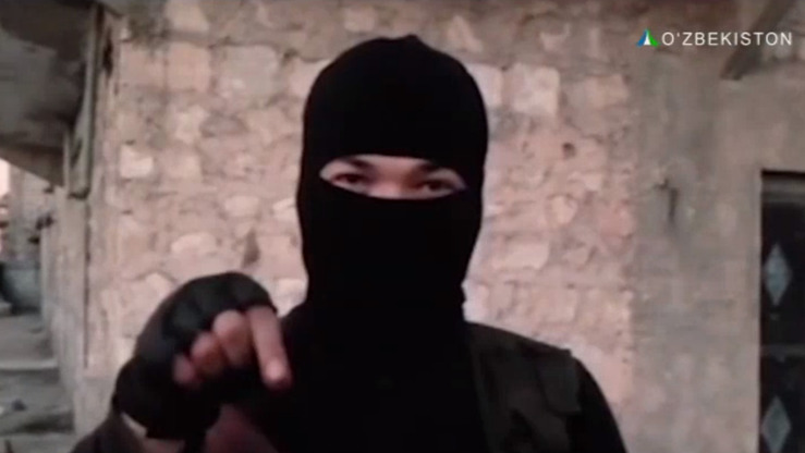 Неизвестный узбекский боевик в Сирии в пропагандистском видео экстремистов обещает "освободить" Узбекистан и Кыргызстан от светских правительств. Кадры были показаны по узбекскому ТВ 14 февраля.