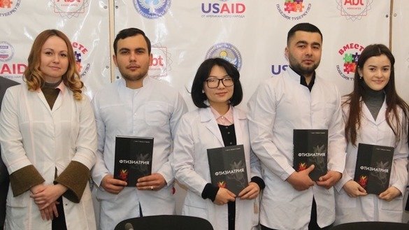 8-fevral kuni Bishkekdagi Qirg‘iziston davlat tibbiy shifokorlar malakasini oshirish va qayta tayyorlash instituti talabalari ftiziatriya bo‘yicha yangi darsliklarni qabul qilib olishdi. Mutaxassislarning so‘zlariga ko‘ra, bu Qirg‘iziston va Markaziy Osiyoda sil kasalligiga qarshi kurash va uning tahliliga oid ma’lumotlarni jamlagan ilk darslikdir. (Asker Sultanov)