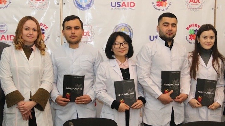 8-fevral kuni Bishkekdagi Qirg‘iziston davlat tibbiy shifokorlar malakasini oshirish va qayta tayyorlash instituti talabalari ftiziatriya bo‘yicha yangi darsliklarni qabul qilib olishdi. Mutaxassislarning so‘zlariga ko‘ra, bu Qirg‘iziston va Markaziy Osiyoda sil kasalligiga qarshi kurash va uning tahliliga oid ma’lumotlarni jamlagan ilk darslikdir. (Asker Sultanov)
