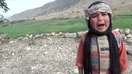“Islom davlati”ning 4-mart kungi videoroligidan olingan kadrda aqldan ozayozgan afg‘onistonlik bolakay tasvirlangan. Guruh Afg‘onistondagi nizoda koalitsiyani tinch aholi vakillarini o‘ldirishda ayblashga urinsa-da, so‘nggi oylarda “Islom davlati”ning afg‘onistonliklarga qarshi sodir etgan qonli hujumlari buning aksidan dalolat bermoqda.
