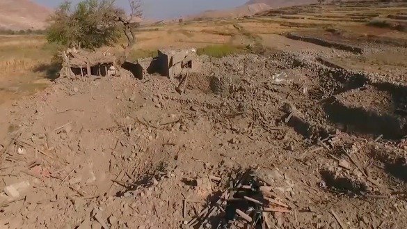 На скриншоте из пропагандистского видео ДАИШ, опубликованного 4 марта, показаны последствия авиаудара коалиции по укрытию боевиков. 