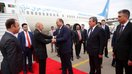26-mart kuni Toshkent aeroportida O‘zbekiston bosh vaziri Abdulla Aripov Afg‘oniston prezidenti Ashraf G‘anini kutib oldi. (Afg‘oniston prezidenti saroyi)