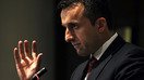 Afg‘oniston razvedkasining sobiq rahbari Amrulloh Solih 2009-yil 16-noyabr kuni Kobuldagi matbuot anjumanida nutq so‘zlamoqda. (Shah Marai/AFP)
