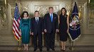 Ўзбекистон президенти Шавкат Мирзиёев (чапдан иккинчи) ва АҚШ президенти Доналд Трамп (ўнгдан иккинчи) ўз рафиқалари билан, Нью-Йорк, 23 сентябрь. (Ўзбекистон президенти матбуот хизмати)
