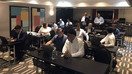 Ўзбекистонлик журналистлар Вашингтондаги матбуот марказида Мирзиёевнинг ташрифини ёритиш учун тайёргарлик кўрмоқдалар, Вашингтон, Колумбия округи, 12 май, 2018 йил. (Ўзбекистон президенти матбуот хизмати)