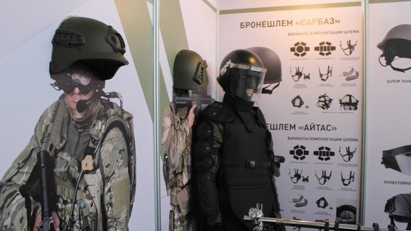 Kazakh-made Sarbaz and Aytas combat helmets are on dsiplay in Astana May 24 at KADEX-2018. [Aydar Ashimov]