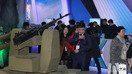 «Казакҳстан Энгинееринг» маҳсулоти бўлган «Қорақурт» жанговар роботи Остонада 24 май куни ўтказилган KADEX-2018 кўргазмасида. Ташкилотчиларга кўра, бу йил кўргазмага 4000 дан ортиқ одам ташриф буюрди. (Айдар Ашимов)
