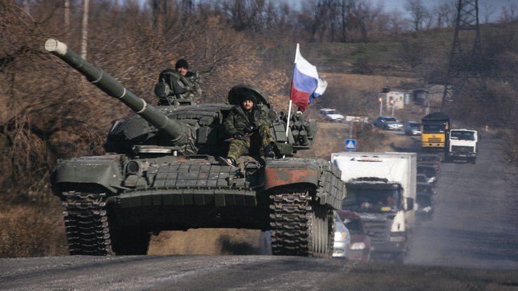 Россияпараст айирмачилар Луганск вилоятининг Красний Луч тумани бўйлаб танкларда ҳаракатланмоқда, Украина шимоли, 2014 йил, 28 октябрь. Қозоғистон судлари Украинада уруш бошланганидан бери айирмачилар сафида жанговар ҳаракатларда иштирок этгани учун бир нечта қозоғистонликни қамоққа ҳукм қилган. (Димитар Дилкофф/AFP)