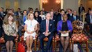 AQSHning O‘zbekistondagi elchisi Pamela Spratlen (o‘ngda) 20-may kuni Amerika-O‘zbekiston savdo palatasining Toshkentda o‘tgan yig‘ilishida ishtirok etmoqda. Savdo palatasi O‘zbekistonda faoliyat yuritayotgan amerikalik investorlar va Amerika Qo‘shma Shtatlarida biznes manfaatlariga ega o‘zbek tadbirkorlarni jamlagan. (Amerika-O‘zbekiston savdo palatasi)