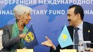 Халқаро валюта жамғармаси (ХВЖ) бошқарувчи директори Кристин Лагард (чапда) ва Қозоғистон собиқ бош вазири Карим Масимов ХВЖ минтақавий анжуманида. Анжуман 2018 йиль, 24 май куни Остона Иқтисодий форуми доирасида бўлиб ўтган. (Иляс Омаров/AFP)