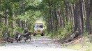 «Дашт бургути - 2018» машқларида қозоқ аскарлари симуляция қилинган душман ҳужумига жавоб қайтармоқда. (Аризона миллий гвардияси)