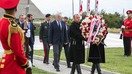 Gruziya prezidenti Georgiy Margvelashvili Rossiya Gruziya hududini bosib olganiga o‘n yil to‘lgan sana – 8-avgust kuni Tbilisidagi Muxatgverdi qabristoniga tashrif buyurib, Rossiya va Gruziya urushida halok bo‘lganlar xotirasini yod etdi va gulchambar qo‘ydi. Urush natijasida Gruziya o‘z hududining beshdan bir qismini Rossiyaga boy bergan. (Gruziya prezidenti ma’muriyati)