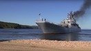 Videodan olingan kadrda Rossiyaning harbiy kemasi 2018-yilning 11-sentabrida boshlangan keng ko‘lamli mashqlarda ishtirok etishga hozirlik ko‘rayotgani tasvirlangan. (Rossiya mudofaa vazirligi)