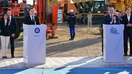 Суратда: Ўзбекистон бош вазири ўринбосари Алишер Султонов ва «Росатом» бош директори Алексей Лихачев 19 октябр куни Жиззах вилоятида Россия ташаббуси остидаги атом станцияси қурилиши учун танланган жойда. (Ўзатом)