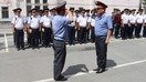 Mahalliy militsiya idoralari, jumladan, yo‘l patrul xizmati xodimlari 20-iyun kuni Bishkekda ko‘chalarda jamoat tartibi va xavfsizligini ta’minlash yuzasidan ko‘rsatmalar olishmoqda. (Bishkek militsiyasi)