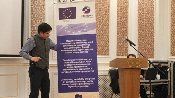 Farhod Rahmatov, project director for Central Asia at Internews, December 7 in Bishkek speaks about the efforts and the importance of media in countering violent extremism. [Aydar Ashimov]