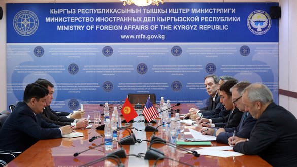 Kyrgyz Deputy Foreign Minister Nurlan Abdrakhmanov meets with a US delegation on December 14 in Bishkek. [Kyrgyz Foreign Ministry]