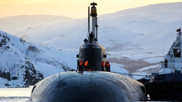 Россиянинг «Орёл» («Бургут») деб номланган атом сувости кемаси 2017 йил апрель ойида Мурманск вилоятидаги базага етиб келди. Россия сув остида ва ҳавода енгилмас қуролланиш тизимларини синовдан ўтказаётганини даъво қилмоқда. (Россия мудофаа вазирлиги)