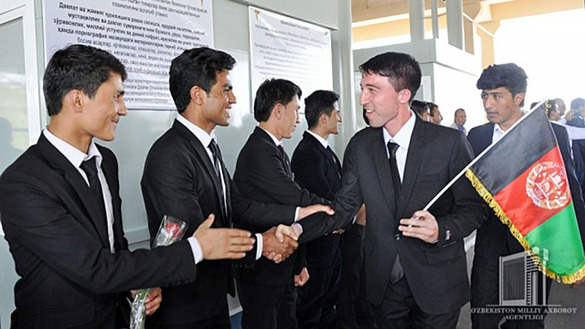 Uzbek and Afghan students greet each other at the educational centre in Termez, Uzbekistan, in May 2018. [Uzbekistan National News Agency]