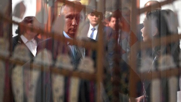 Rossiya prezidenti Vladimir Putin o‘tgan yil oktabr oyida Xanti-Mansiysk okrugiga tashrif buyurdi. Putin Rossiyaning yangi “yengilmas” qurolining imkoniyatlari haqida bir qator shubhali da’volarni bildirgan. (Kreml)