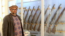 Шайх Абдуллоҳ номи билан танилган собиқ совет аскари Ҳакимов 1979 йилдаги советлар ҳужуми ва 15 февраль Ҳиротда афғонистонликлар қаршилигини акс эттирувчи Жиҳод (Манзар-и Жаҳад) музейида. (Умар)