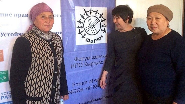 2016-yil noyabr oyida bo‘lib o‘tgan Qirg‘iziston xotin-qizlar nodavlat tashkilotlari forumi ishtirokchilari uchrashuvi. (Qirg‘iziston xotin-qizlar nodavlat tashkilotlari forumi/Facebook)