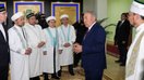 Sobiq prezident Nursulton Nazarboyev 18-mart kuni Ostonada Qozogʻiston musulmonlari diniy idorasi vakillari bilan uchrashuvi chogʻida. (Qozogʻiston prezidenti matbuot xizmati)