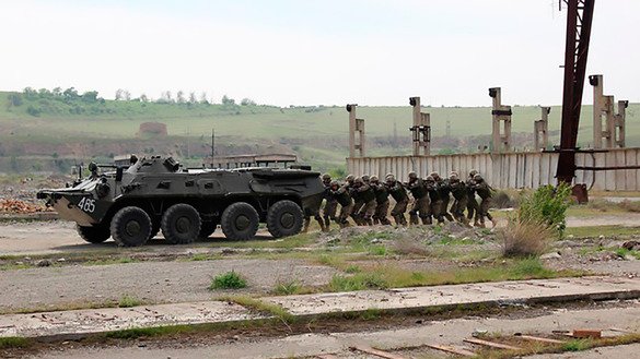 Ўзбекистон қуролли кучлари ҳарбийлари ва бошқа тузилмалар ходимлари 9-13 апрель кунлари Фарғона водийсида ўтказилган ўқув машғулотларида иштирок этдилар. (Ўзбекистон Мудофаа вазирлиги)
