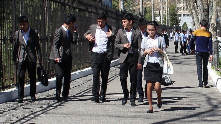 Toshkentdagi Oʻzbekiston Milliy universiteti talabalari. (Maksim Yeniseyev)