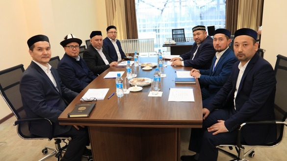 Directors and specialists of the fatwa departments of Kazakhstan, Uzbekistan and Kyrgyzstan meet April 12 in Nur-Sultan. [DUMK]