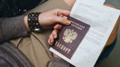 Сўнгги йилларда қозоғистонликлар учун Россия фуқаролиги олиш енгиллаштирилган бўлса-да, кўпчилик буни Кремлнинг Украинадаги каби авантюризмининг бошланиши бўлиши мумкинлигидан хавотирланмоқда. (Россия ташқи ишлар вазирлиги)