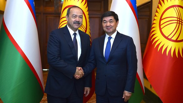 Oʻzbekiston bosh vaziri Abdulla Aripov 1-avgust kuni Bishkekda qirgʻizistonlik hamkasbi Muhammedkali Abilogʻoziyev bilan uchrashdi. (Qirgʻiziston hukumati matbuot xizmati)