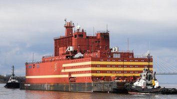 Ogohlantirishlarga qaramay, Rossiya Arktikada suzuvchi yadroviy reaktorni ishga tushirmoqda