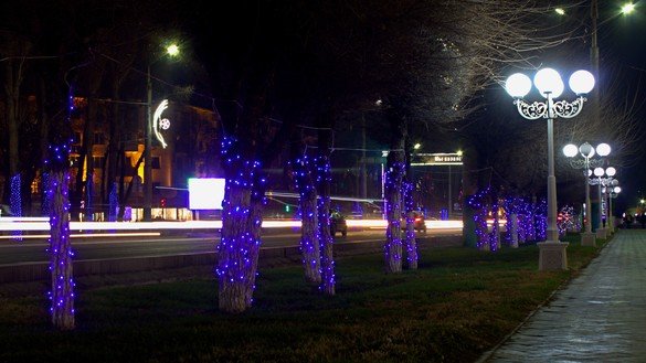 Казахстанские города украшаются праздничной иллюминацией. Тараз, 22 декабря. [Айдар Ашимов]