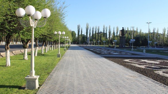 A once-crowded sidewalk near the Taraz city hall can be seen April 18. [Aydar Ashimov]
