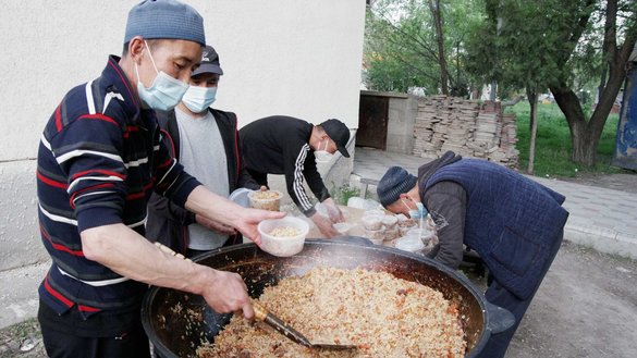 Mosque workers cook plov, a traditional Central Asian rice dish, in the courtyard of the Kelechek mosque in Bishkek on April 27. This year, because of the pandemic, they are delivering iftar meals to the needy at their homes. [Maksat Osmonaliyev/Caravanserai]