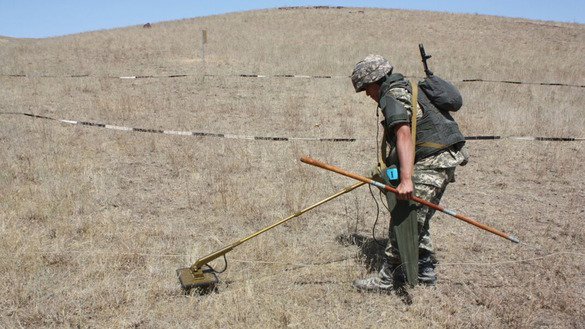 A sapper is shown at the Otar military base. The joint exercises marked "the first time [Kazakhstani and Kyrgyz sappers used] bomb-sniffing dogs and electronic jammers to block remote-controlled detonation of land mines," Kazakhstani Col. Murat Jusupov told Caravanserai. [Kazakhstani Defence Ministry]