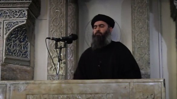 ИДнинг «Уруш олови-2» видеосидан олинган кадрда гуруҳ етакчиси Абу Бакр ал-Бағдодий Ироқнинг Мосул шаҳридаги ал-Нури масжидида қилган маърузаси кўрсатилган. У мазкур маърузада бу йил тўлиқ яксон этилган «халифалик» қурилганини эълон қилган.