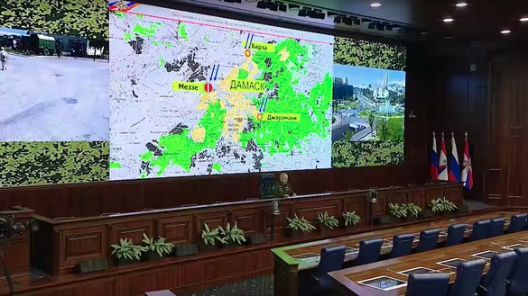 Rossiya bosh shtabi general-polkovnigi Sergey Rudskoy shanba, 14-aprel kuni deyarli bo‘sh ko‘ringan matbuot zalida Suriyadagi vaziyatni muhokama qildi. (Rossiya Mudofaa vazirligi)